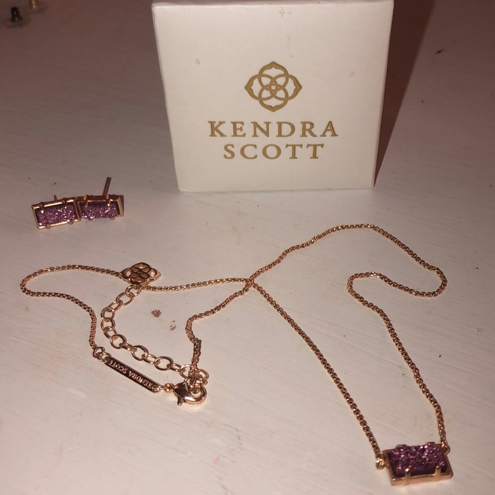 Pattie Kendra Scott necklace
